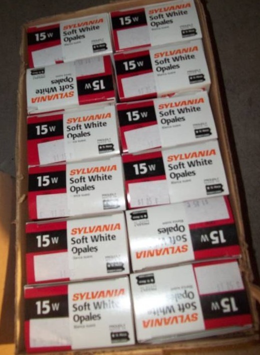 lot 249 image: 15 Watt Lightbulbs