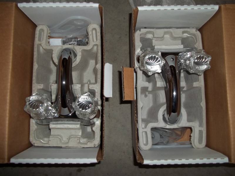 lot 259 image: Sink Faucets