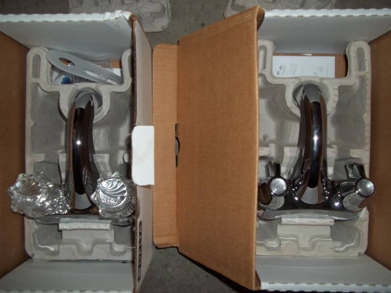 lot 260 image: Sink Faucets