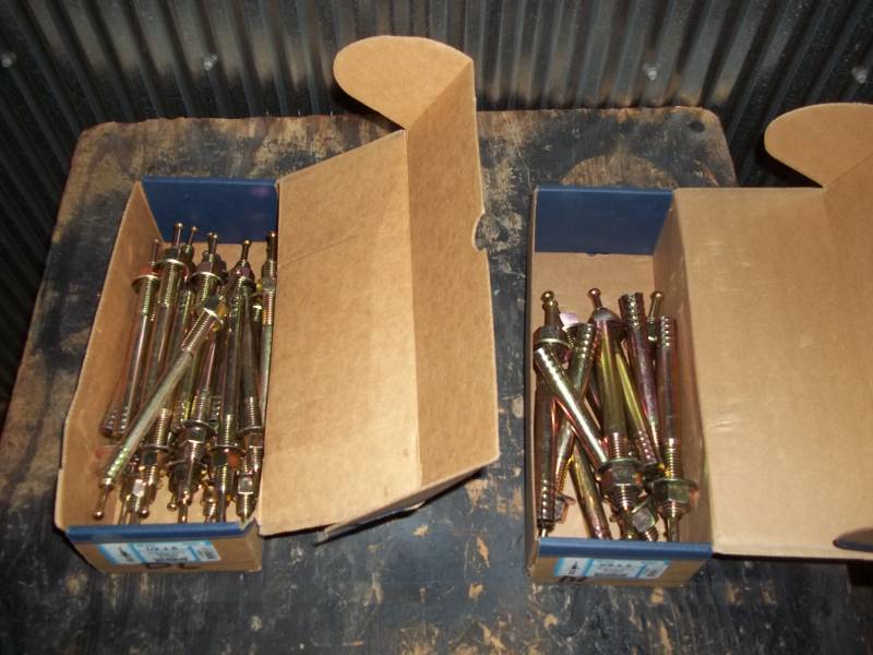 lot 335 image: Hammer Drive Anchors