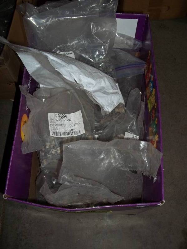 lot 347 image: Colored Pole Barn Screws