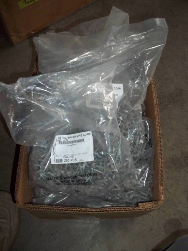 lot 348 image: Colored Pole Barn Screws
