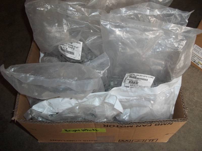 lot 351 image: Colored Pole Barn Screws