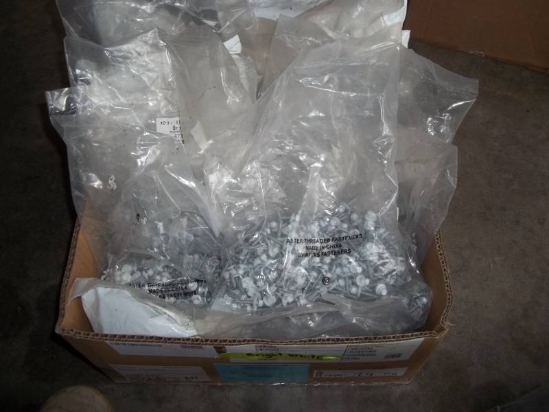lot 352 image: Colored Pole Barn Screws