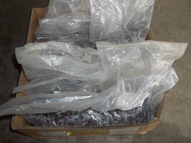 lot 354 image: Colored Pole Barn Screws