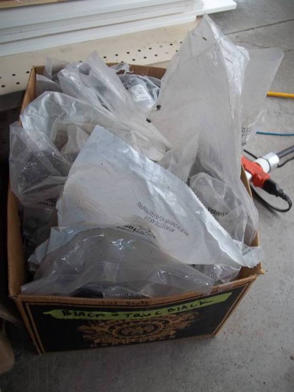 lot 356 image: Colored Pole Barn Screws