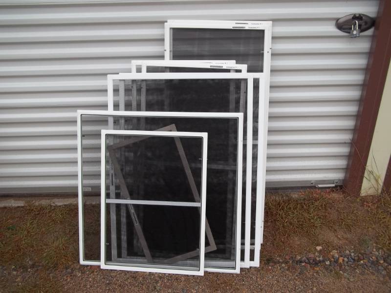 lot 373 image: Assorted Screens