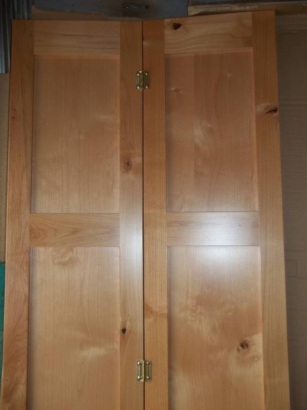 lot 377 image: Bifold Maple Door