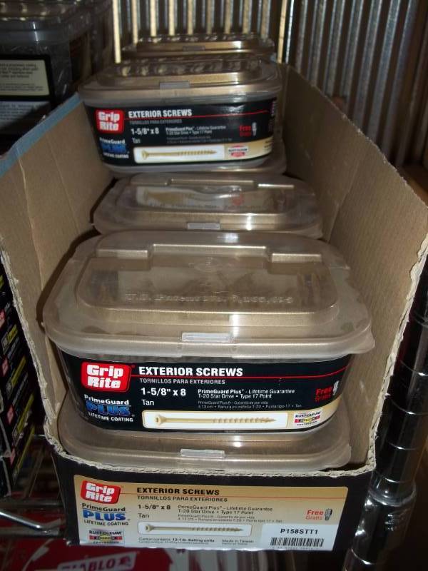 lot 434 image: Exterior Screws