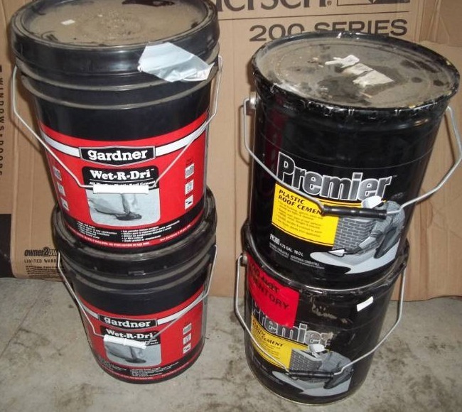 lot 468 image: Plastic Roof Cement