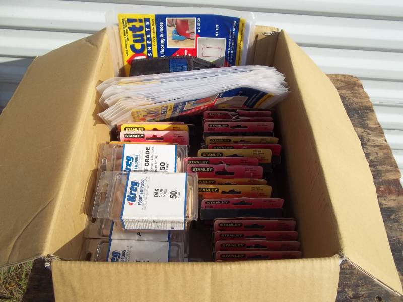 lot 485 image: Assorted Building Accessories