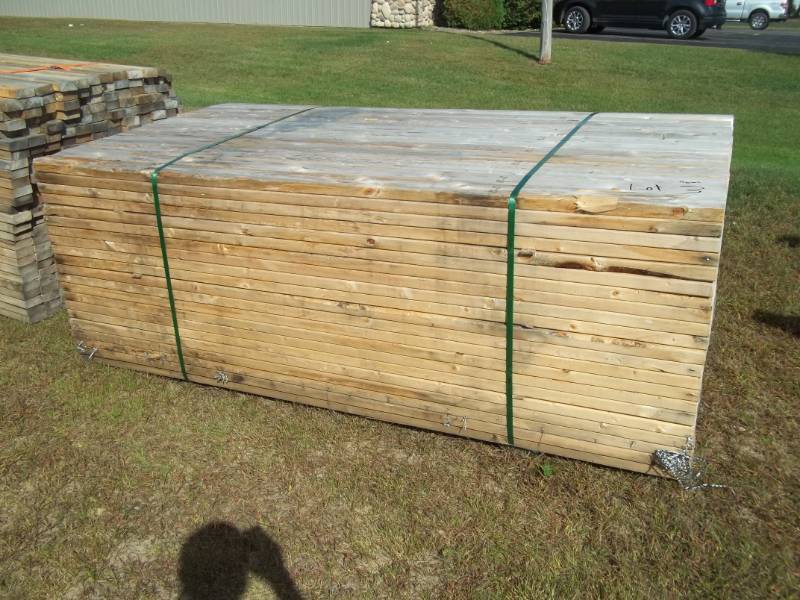 lot 3 image: Precut 2X4 Studs