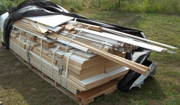 lot 99 image: Closet Shelves and Trim