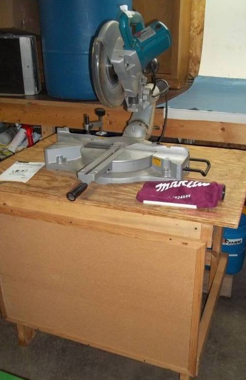 lot 497 image: Sliding Compound Miter Saw