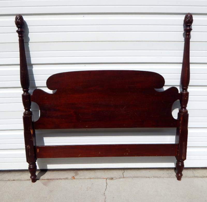 lot 27 image: Vintage Full Size Four Poster Headboard and Footboard Set