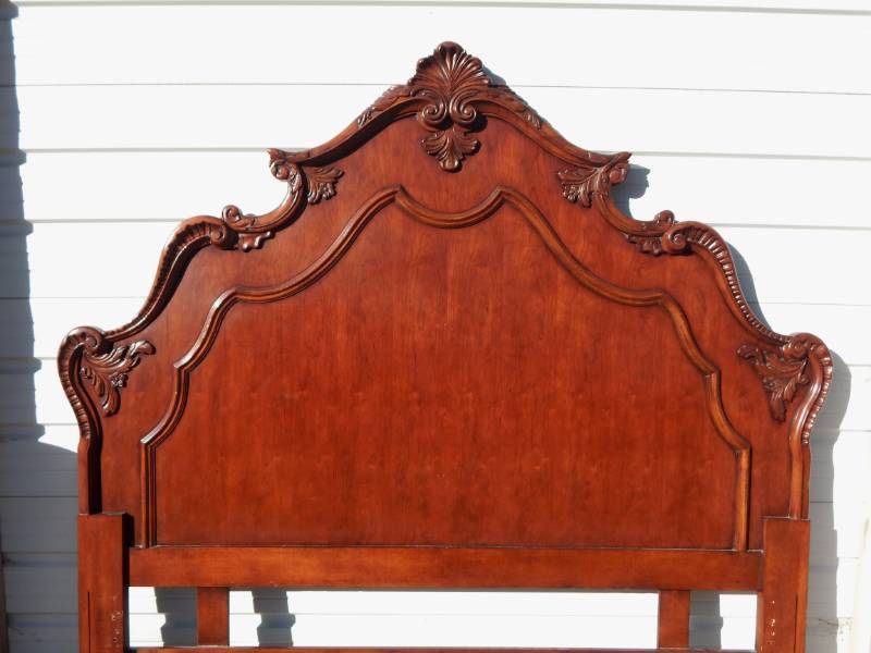 lot 26 image: Huge Ornate Lefa International Wood King Headboard and Bed Frame