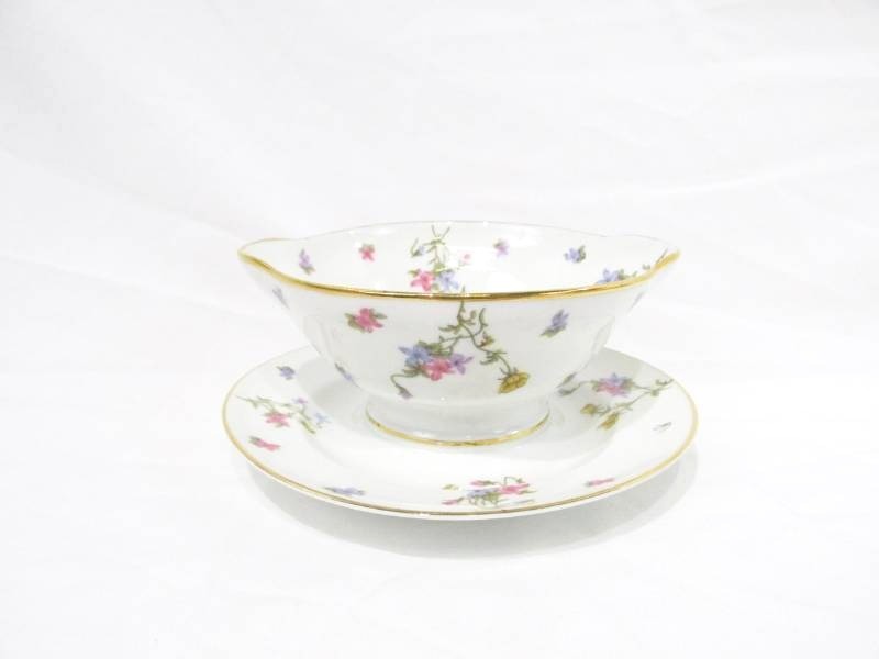 lot 38 image: Set of Vintage A. Lanternier and Co. Limoges France Serving Platters and Gravy Boat