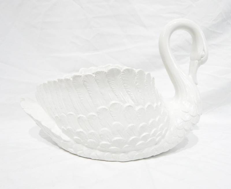 lot 54 image: Vintage Italian Made Ceramic White Swan