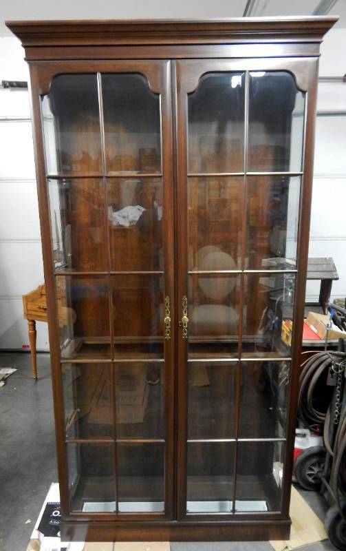 lot 21 image: Large Lighted Fruitwood Curio Cabinet
