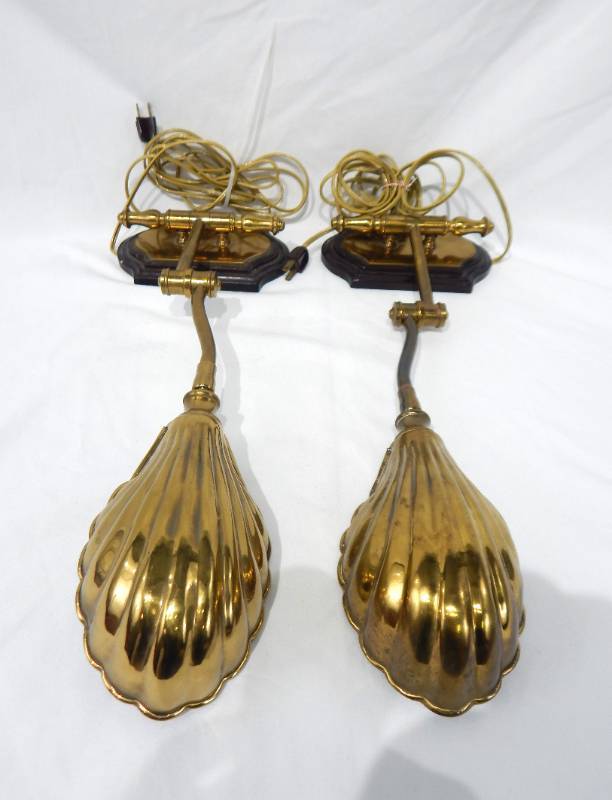 lot 60 image: Set of Vintage Knob Creek Brass Adjustable Clam Shell Wall Sconce Lamps