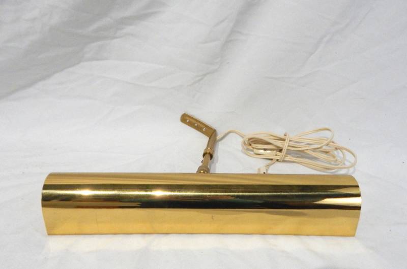 lot 75 image: Vintage Art Display Lamp