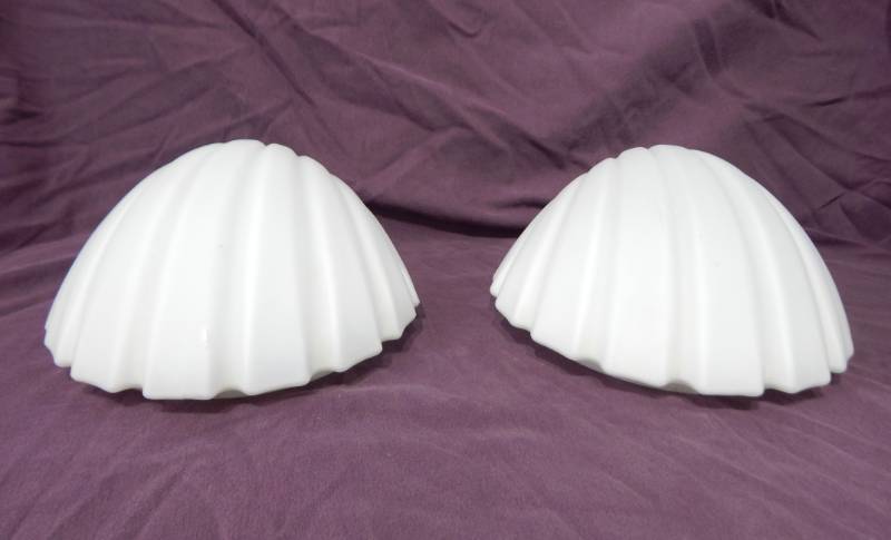 lot 61 image: Vintage Mid Century Glashtte Limburg Opaline Glass Clamshell Wall Sconce Set