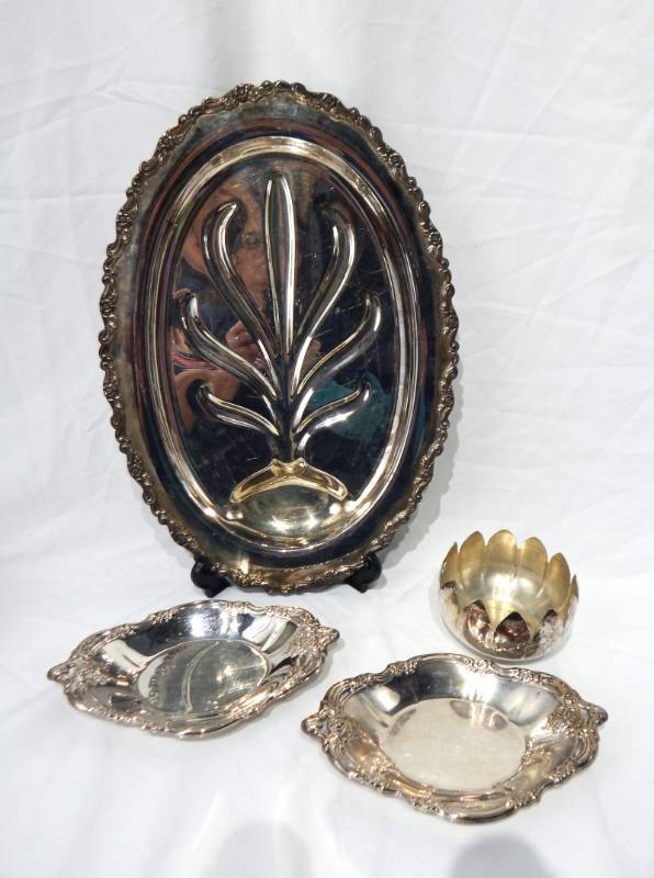 lot 76 image: Lot of Vintage Silver Plate Platters, Bowls and Covered Serving Dishes