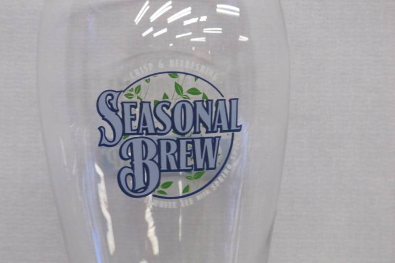 lot 211 image: 6 Pack of Sam Adams 16oz. Cold Snap Beer Pilsner Glasses