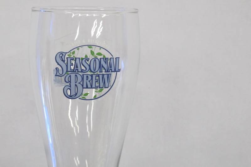 lot 212 image: 6 Pack of Sam Adams 22 oz Cold Snap Beer Pilsner Glasses