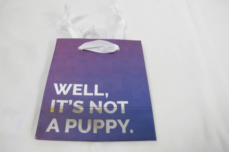 lot 108 image: Lot of 8 NEW gift bags from 30 Watt