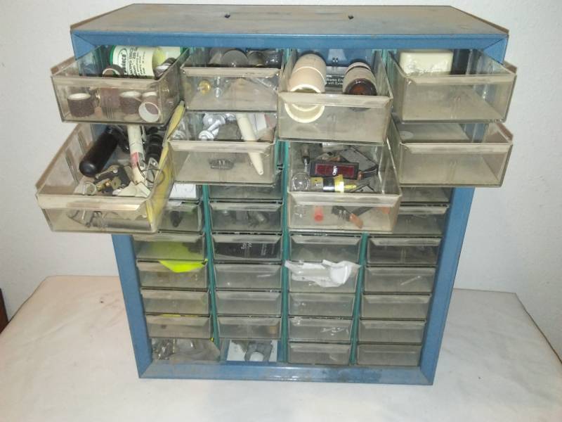 lot 204 image: Metal 40 drawer Parts bins  case  contents.