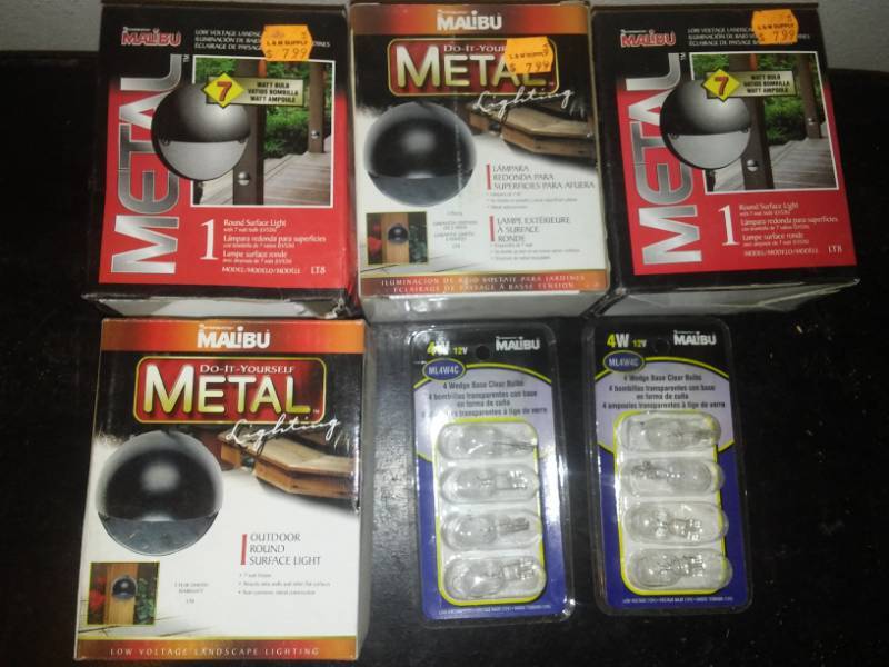 lot 262 image: 4 new Malibu metal round accent lighting.