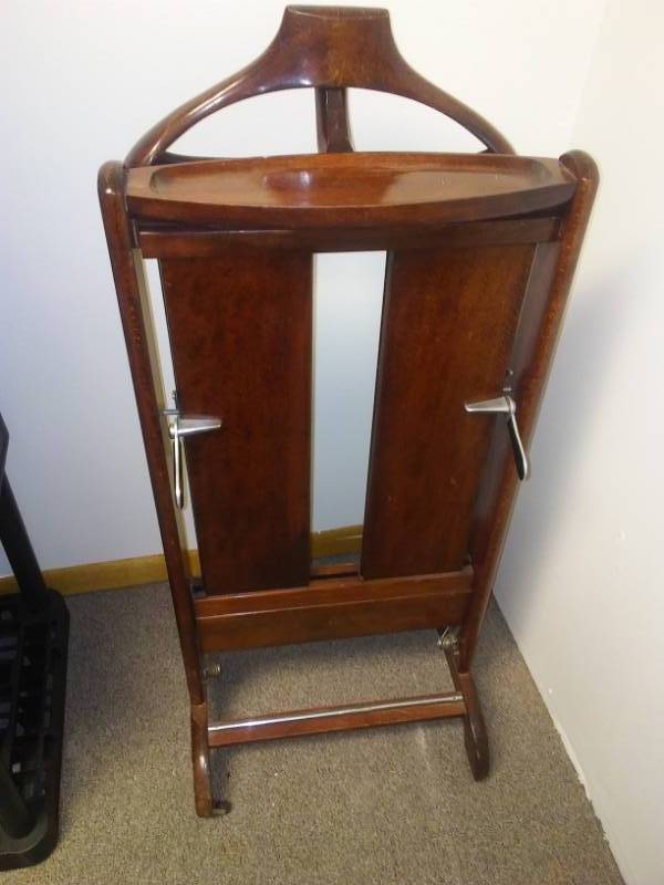 lot 312 image: Vintage Gentlemans dressing station.