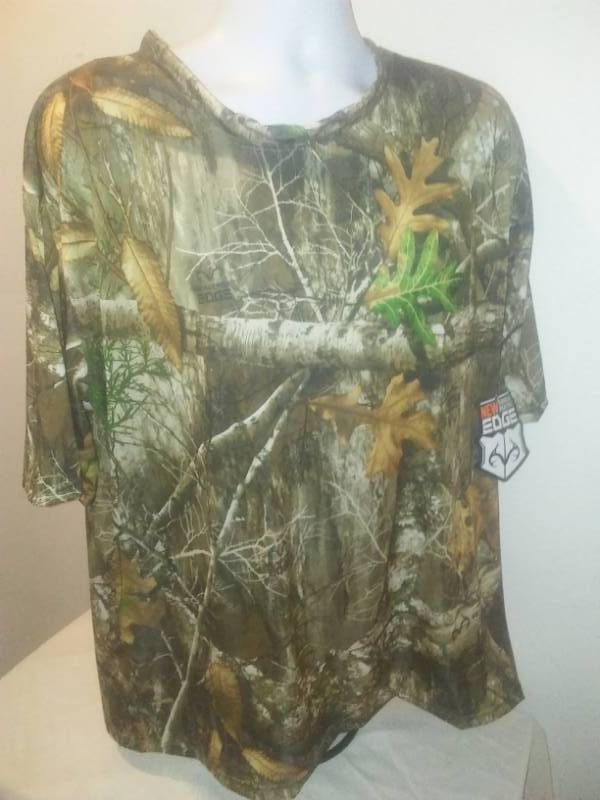 lot 355 image: Realtree mens XL Edge Hunting Camo camouflage