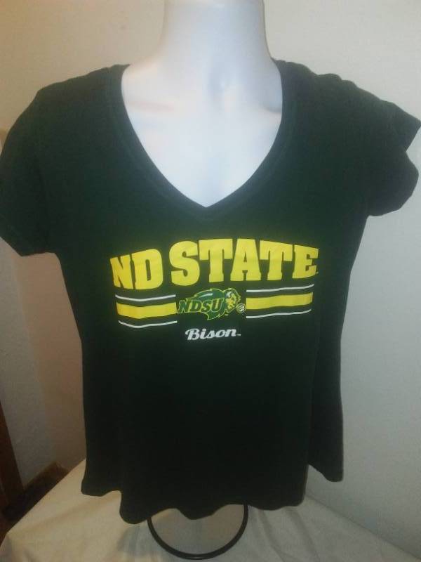 lot 357 image: Womens NDSU Bison t-shirt XL - new.