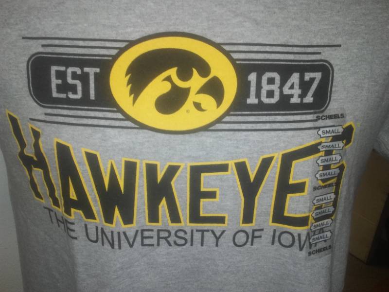 lot 359 image: Iowa Hawkeye t-shirt mens small - football.