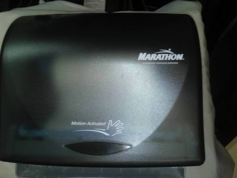 lot 28 image: Marathon paper towel dispenser - hands free