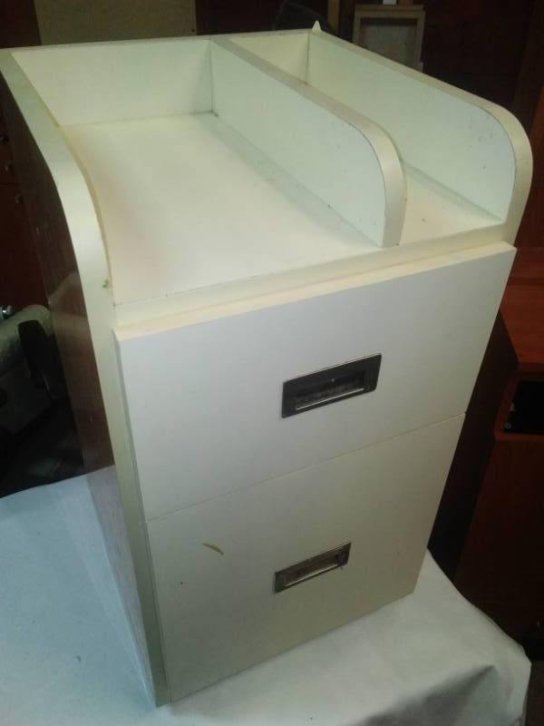lot 33 image: Workstation Base with drawers. 25 x 15 x 13.5