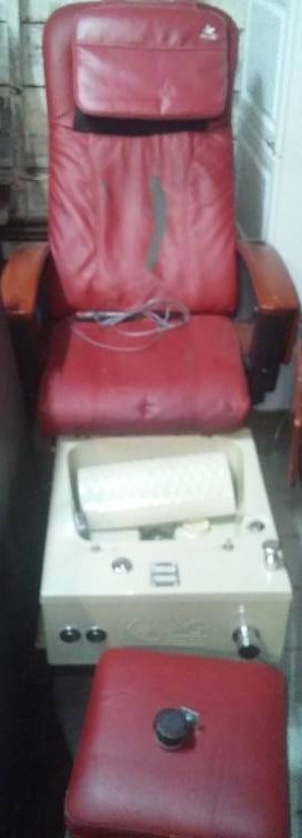 lot 22 image: ANS KATA-GI model massage chair & foot whirlpool and stool. Pedicure Spa