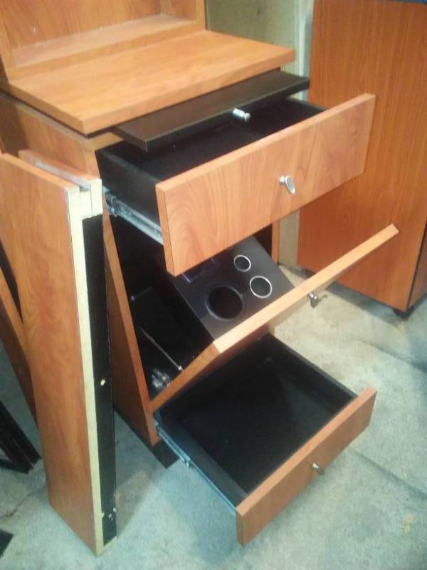 lot 13 image: Collins Canopy Work Station.