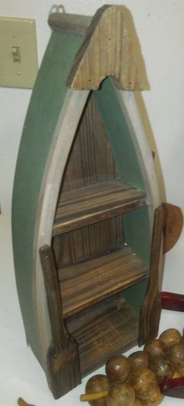 lot 1 image: Wooden decor.