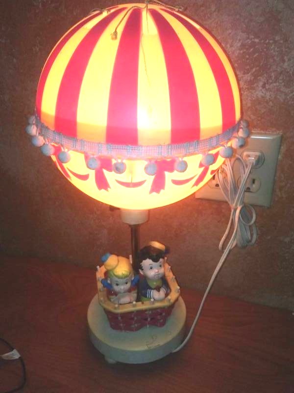 lot 26 image: Vintage - balloon lamp - childrens theme.