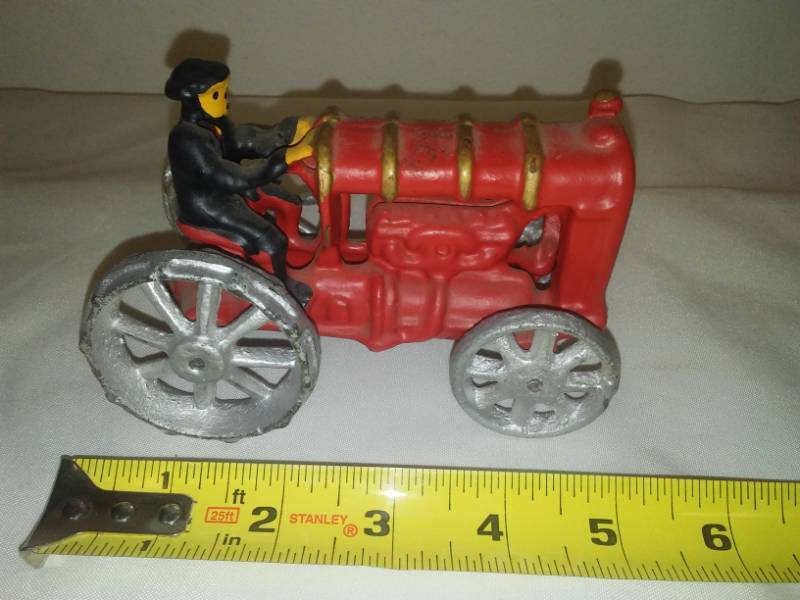 lot 32 image: Vintage cast iron tractor.