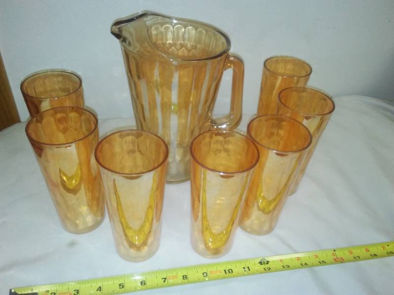 lot 40 image: 8 piece pitcher and glass set - gorgeous.