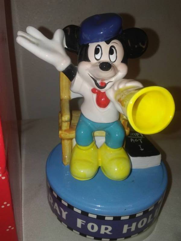lot 43 image: Vintage Mickey Mouse Hooray for Hollywood music box. Director Mickey