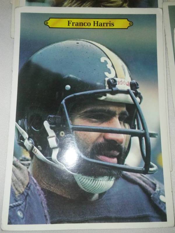 lot 50 image: 59 Topps 1980 NFL 5 x 7 trading cards.