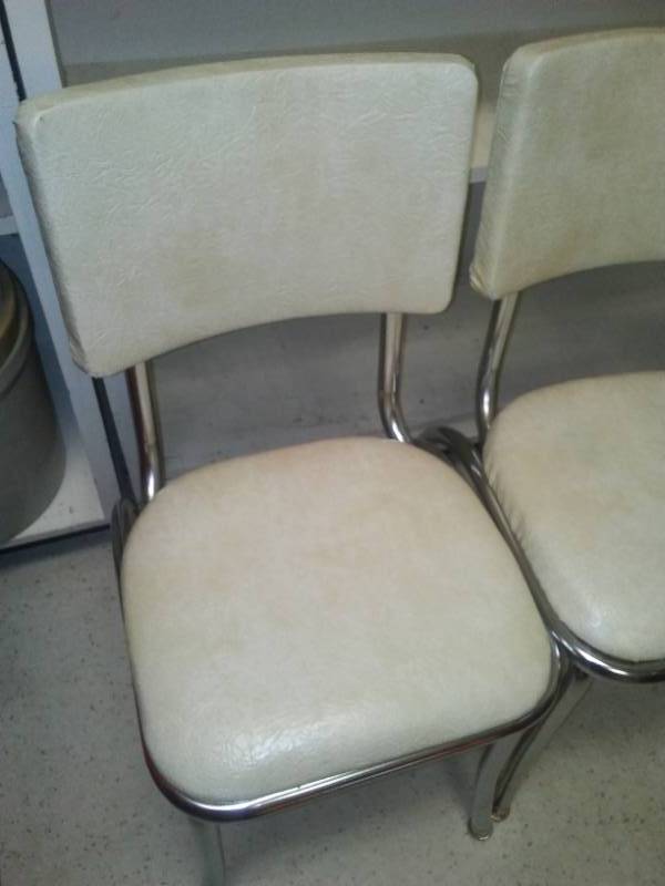 lot 70 image: 4 Chrome mid-century modern kitchen chairs - excellent.