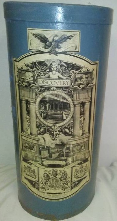 lot 78 image: Covered tube storage decor.