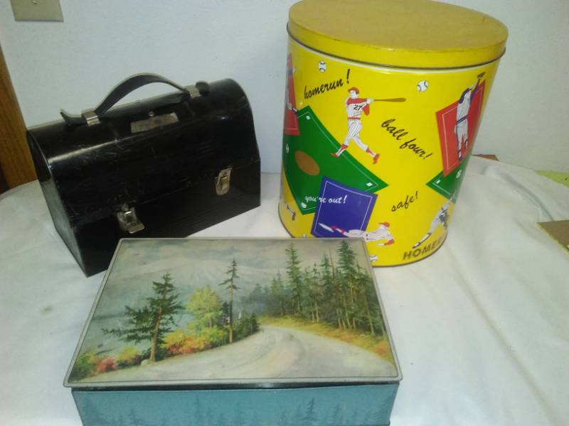 lot 81 image: 3 vintage metal tins,