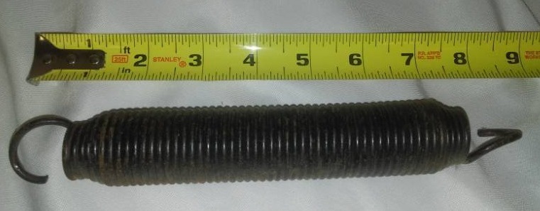 lot 100 image: About 30 expansion springs